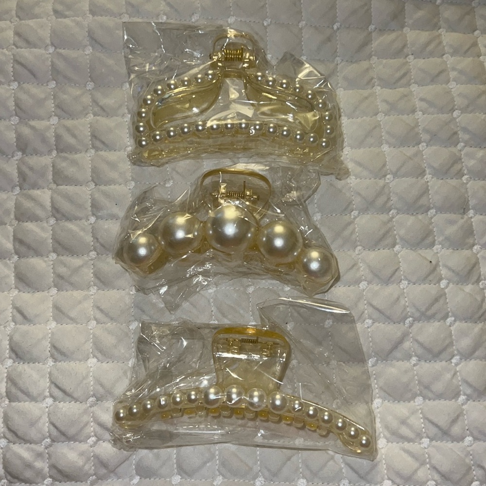 *NEW* 3 pack Faux Pearl Hair Clips
